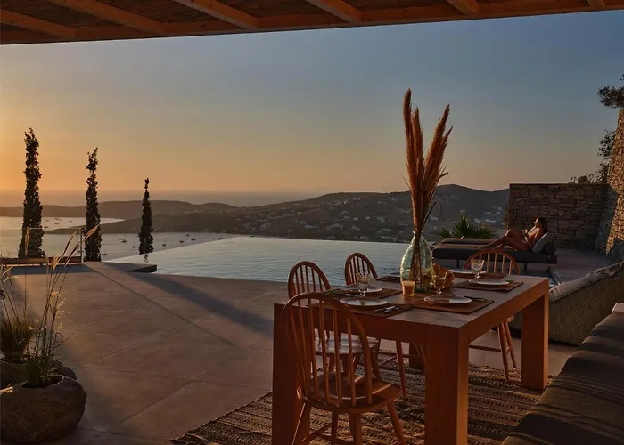 בית נופש Infinity Sea View Hillside With Private Pool